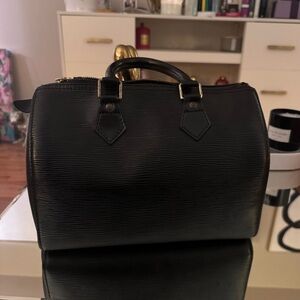 Louis Vuitton Black Epi speedy 25